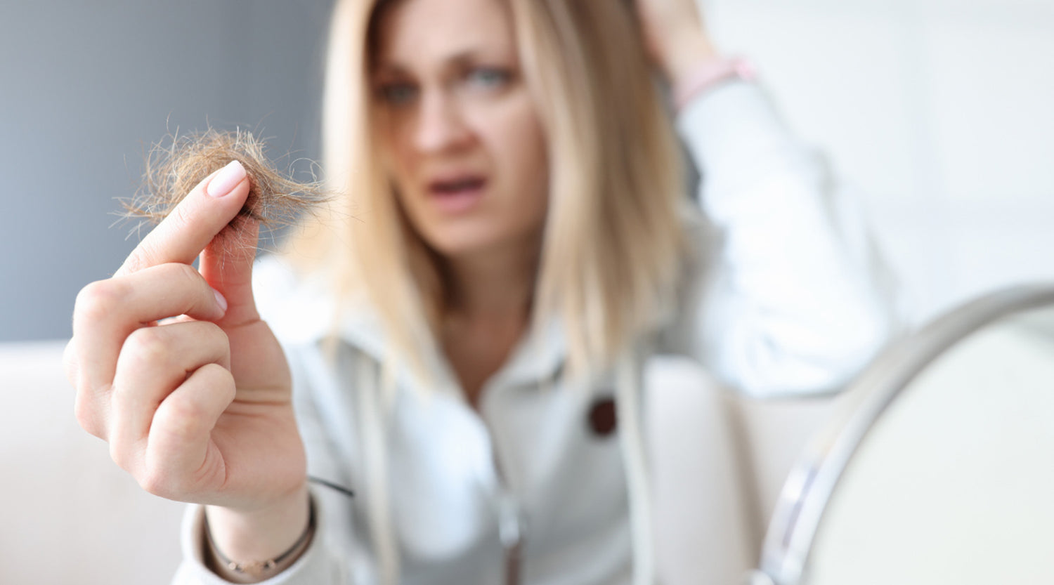 Por que a menopausa afeta os cabelos das mulheres e como é possível minimizar esses impactos?